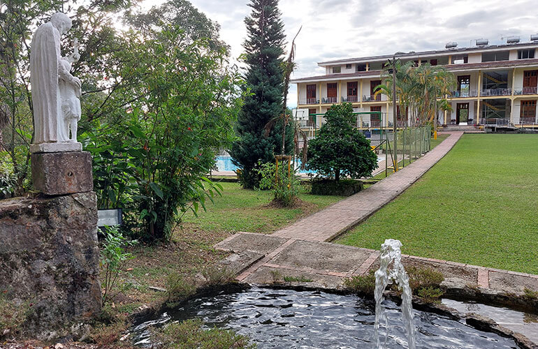 Casa-de-Ejercicios-Espirituales-San-Claver-fuente-virgen