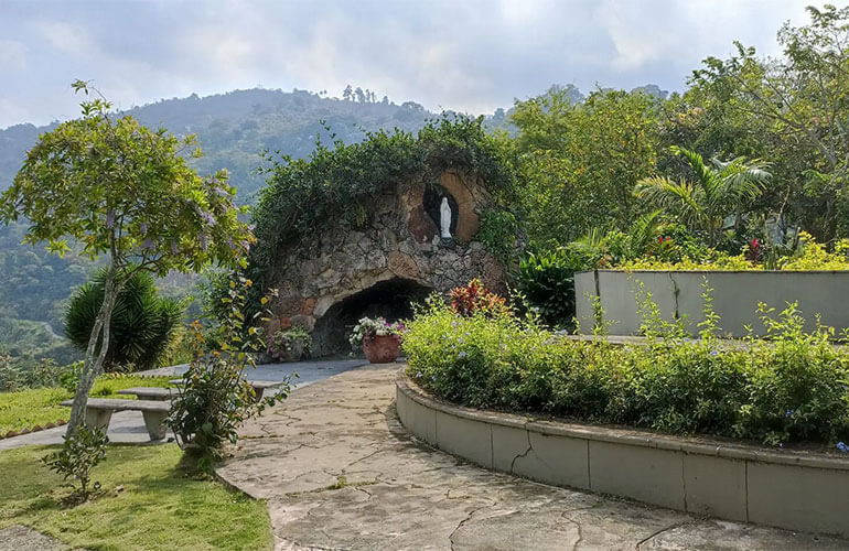 Casa-de-Ejercicios-Espirituales-Villasunción--altar-natural