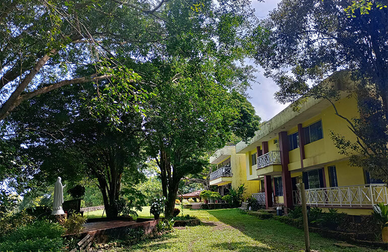 Casa-de-Espiritualidad-Villa-Claver-Fachada