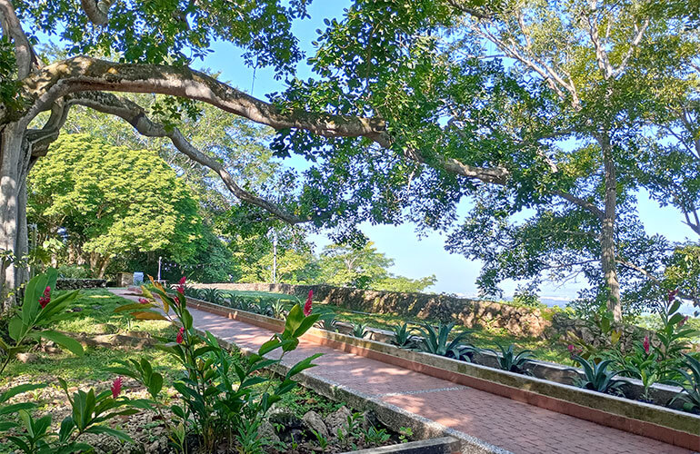 Casa-de-Espiritualidad-Villa-Claver-corredores